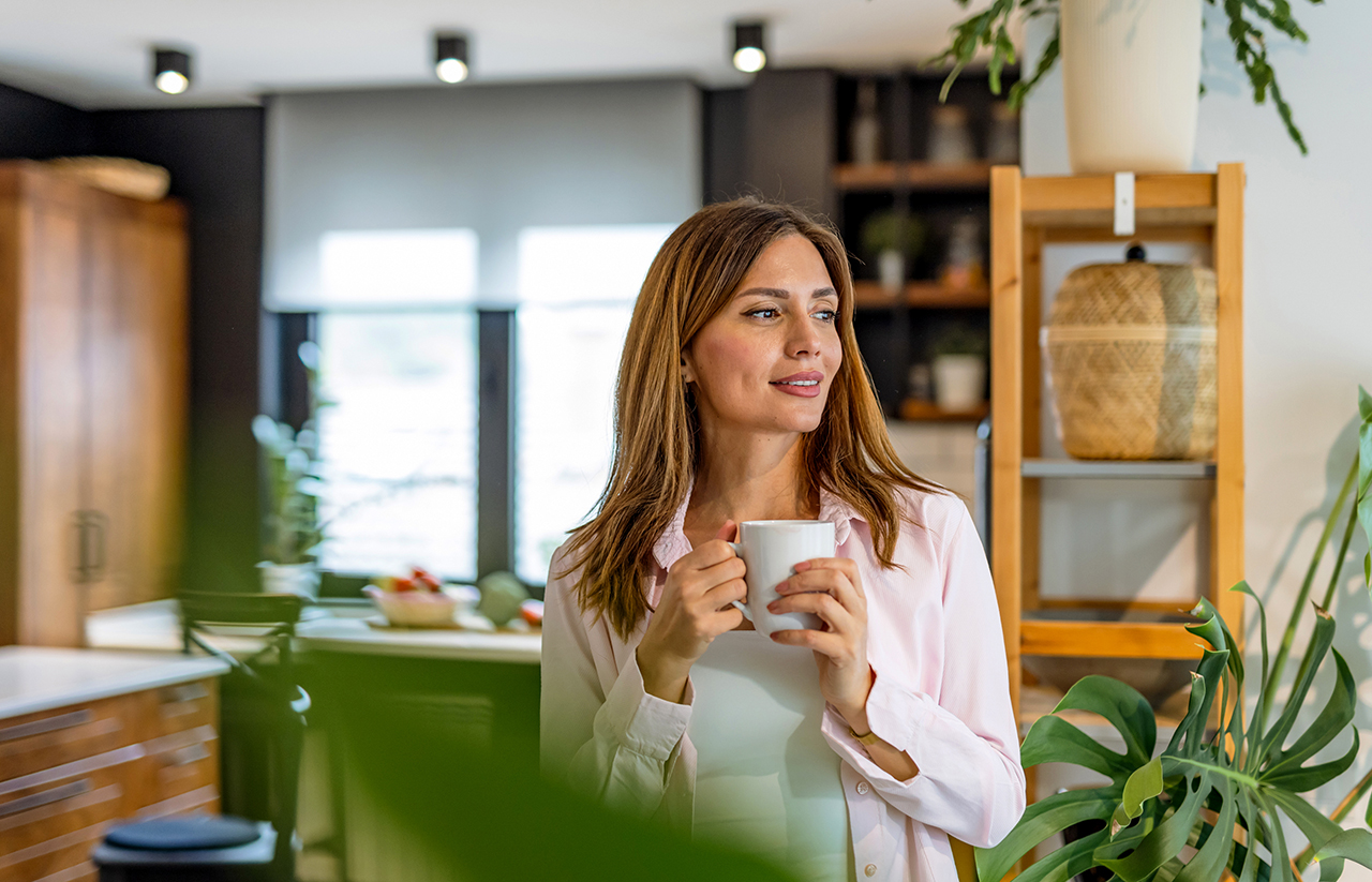 a women holding a coffee cup