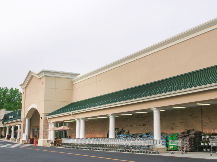 Anchored retail center